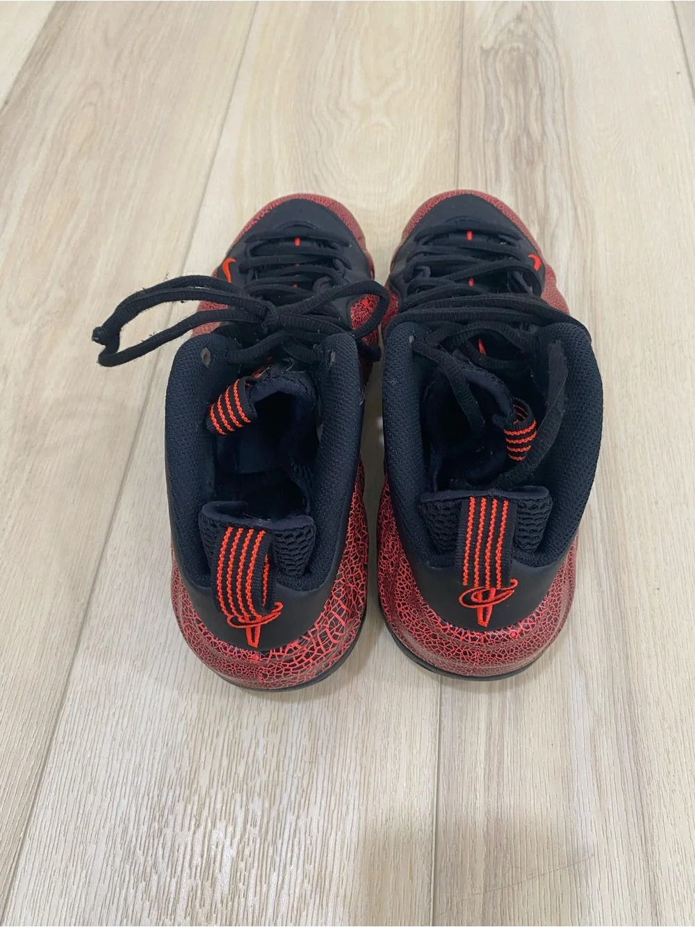 Nike Air Foamposite One Cracked Lava Men’s Size 9 Red Black